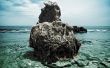 Rock on beach Wallpaer
