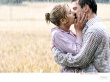 Kissing in the field Wallpaer