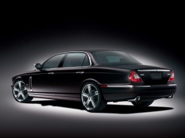 Jaguar Super V8 Wallpaper