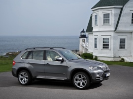 BMW X5 side Wallpaper